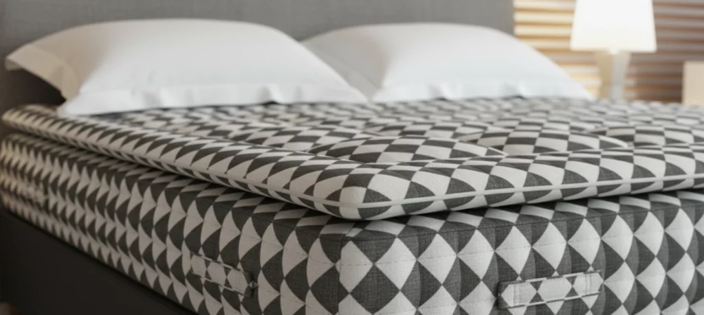 Koh-i-Noor bed, corner detail